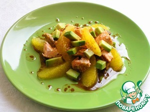 Салат с лососем, апельсином и авокадо Салат с лососем, апельсином и авокадо