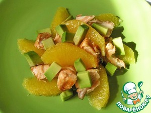 Салат с лососем, апельсином и авокадо Салат с лососем, апельсином и авокадо