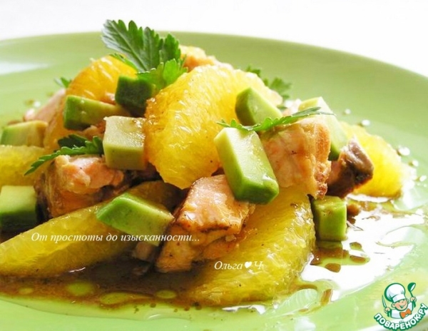 Салат с лососем, апельсином и авокадо Салат с лососем, апельсином и авокадо