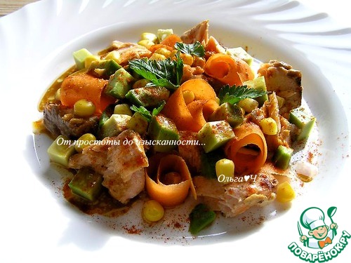 Салат с лососем, морковью и авокадо Салат с лососем, морковью и авокадо