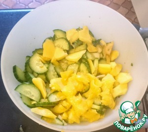 Салат с манго и хрустящим нутом