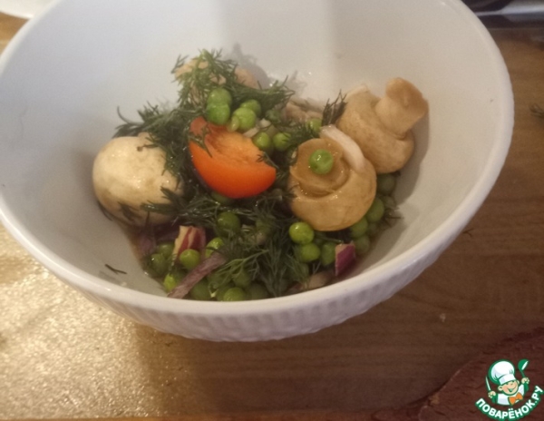 Салат с маринованными грибами Салат с маринованными грибами