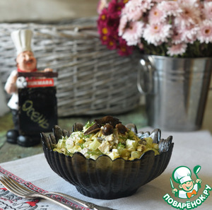 Салат с маринованными опятами и курицей