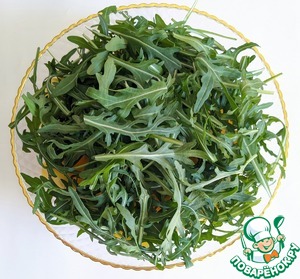 Салат с моцареллой, манго и руколой Салат с моцареллой, манго и руколой