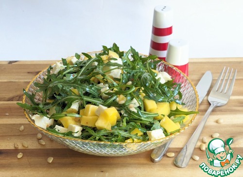 Салат с моцареллой, манго и руколой Салат с моцареллой, манго и руколой