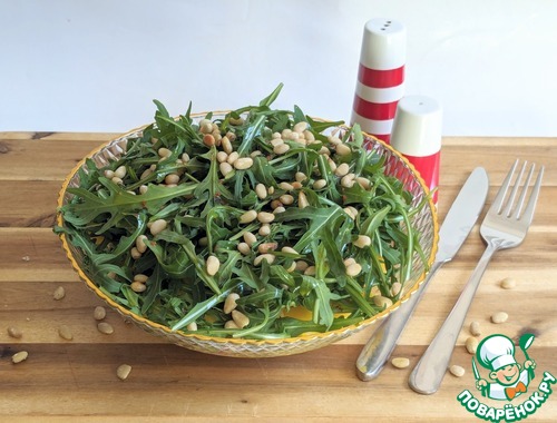 Салат с моцареллой, манго и руколой Салат с моцареллой, манго и руколой