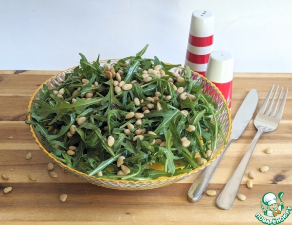 Салат с моцареллой, манго и руколой Салат с моцареллой, манго и руколой