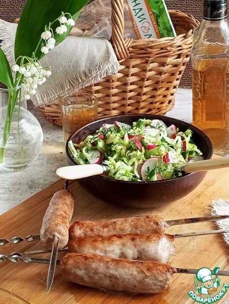 Салат с молодой капустой и редисом Салат с молодой капустой и редисом