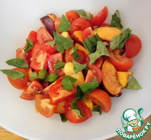 Салат с нектаринами, помидорами и фета Салат с нектаринами, помидорами и фета