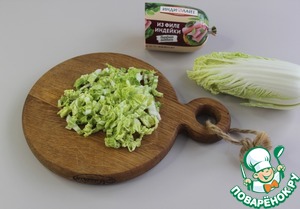 Салат с пекинской капустой и колбасой Салат с пекинской капустой и колбасой