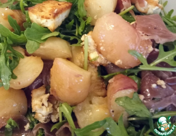 Салат с персиком и прошутто Салат с персиком и прошутто