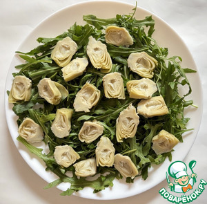 Салат с руколой, артишоками и сыром