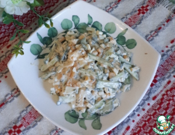 Салат с сыром и кукурузой