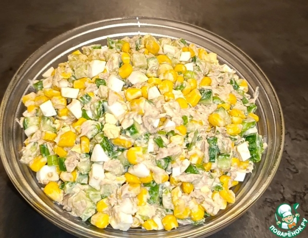 Салат с тунцом и кукурузой Салат с тунцом и кукурузой