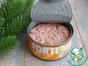 Салат с тунцом и маринованным имбирём