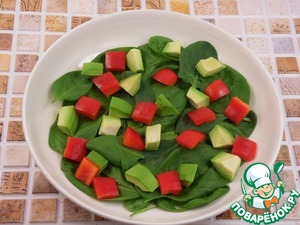 Салат с тунцом и шпинатом