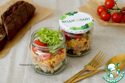 Салат с тушёнкой из индейки