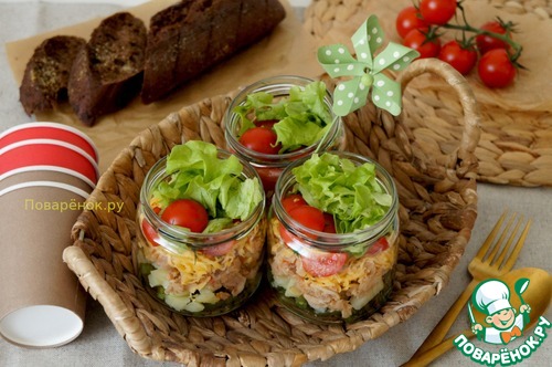 Салат с тушёнкой из индейки