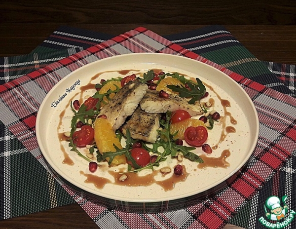 Салат с запеченным судаком