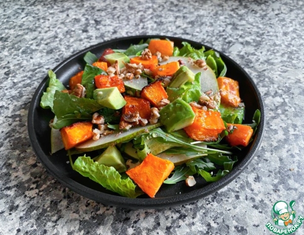 Салат с запечённой тыквой, грушей и авокадо Салат с запечённой тыквой, грушей и авокадо