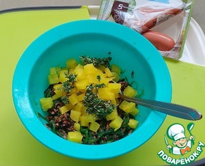 Салат "Светофор" с жареными сосисками Салат "Светофор" с жареными сосисками