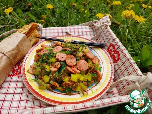 Салат "Светофор" с жареными сосисками Салат "Светофор" с жареными сосисками