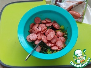 Салат "Светофор" с жареными сосисками Салат "Светофор" с жареными сосисками