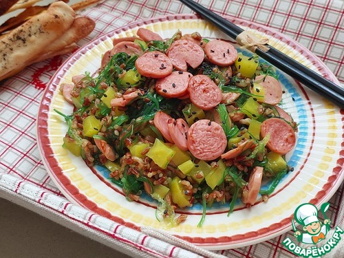 Салат "Светофор" с жареными сосисками Салат "Светофор" с жареными сосисками