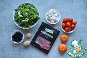 Салат венок с сыровяленой индейкой