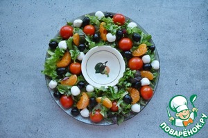 Салат венок с сыровяленой индейкой