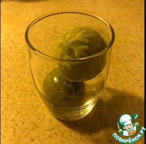 Сферические смузи-снежки из киви