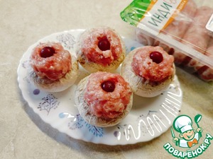 Шампиньоны с купатами и клюквой