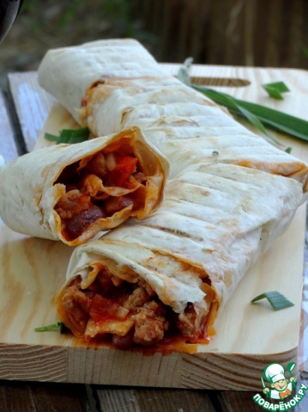 Шаурма-бурито из индейки на гриле Шаурма-бурито из индейки на гриле
