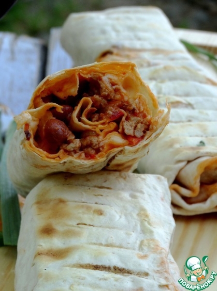 Шаурма-бурито из индейки на гриле Шаурма-бурито из индейки на гриле