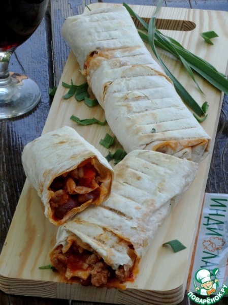 Шаурма-бурито из индейки на гриле Шаурма-бурито из индейки на гриле