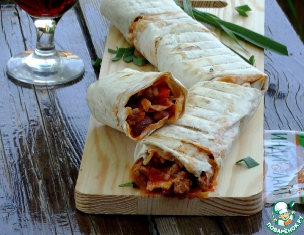 Шаурма-бурито из индейки на гриле Шаурма-бурито из индейки на гриле