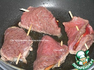 Шницель с яблоком и мятным сиропом