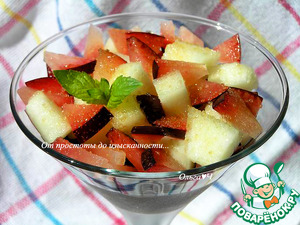 Шоколадно-дынный десерт со сливой