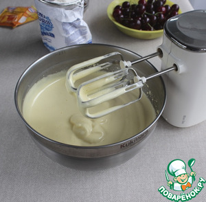 Шоколадный рулет с вишней