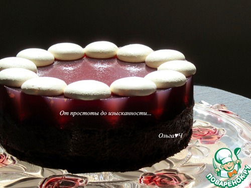 Шоколадный торт с ягодным желе