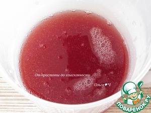 Шоколадный торт с ягодным желе