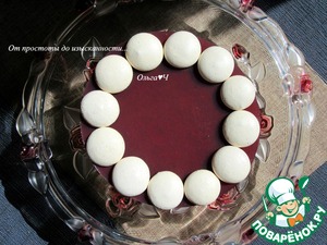 Шоколадный торт с ягодным желе