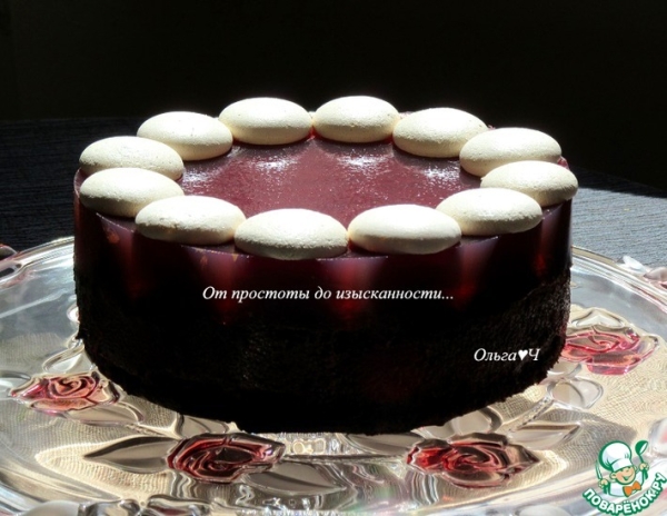 Шоколадный торт с ягодным желе