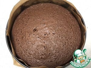 Шоколадный торт с вишней