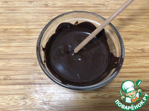 Шоколадный торт с вишней