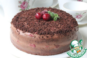 Шоколадный торт с вишней