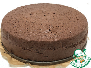 Шоколадный торт с вишней