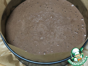 Шоколадный торт с вишней