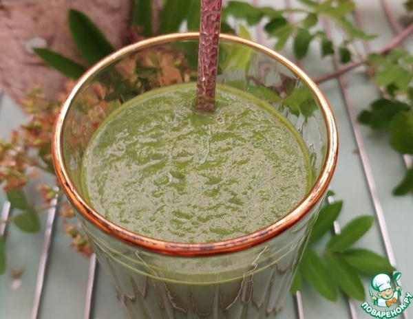 Шпинатно-щавелевый смузи с плодово-ягодным пюре Шпинатно-щавелевый смузи с плодово-ягодным пюре