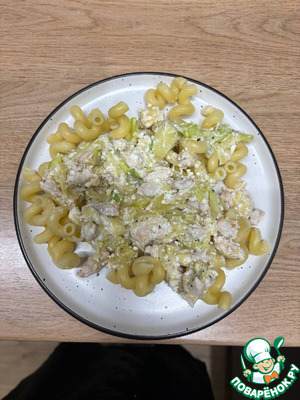 Сливочные спагетти с кабачками и курицей